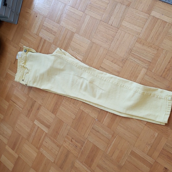 Joe Fresh light yellow slim summer 💛 pants - Picture 2 of 4